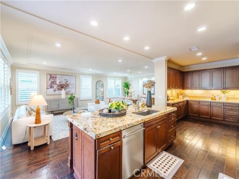 65 Rolling , Irvine, CA