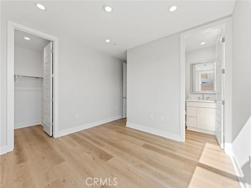 209 Stage , Irvine, CA