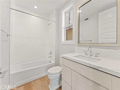 209 Stage , Irvine, CA