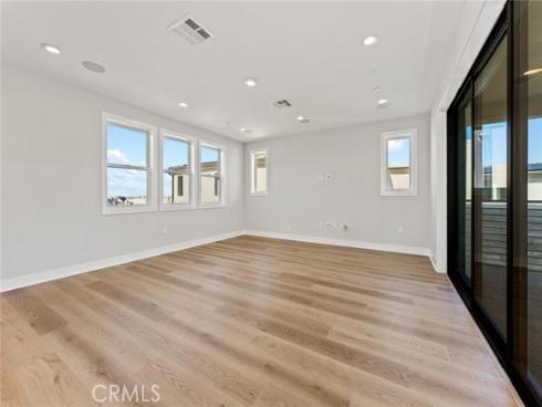 209 Stage , Irvine, CA