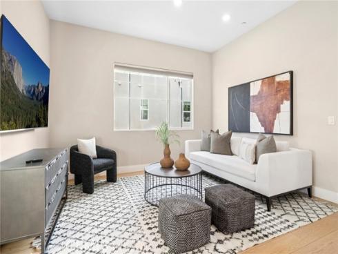 126 Scale , Irvine, CA