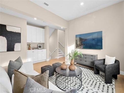 126 Scale , Irvine, CA