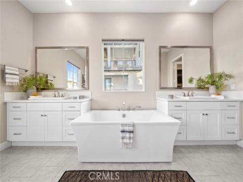 126 Scale , Irvine, CA