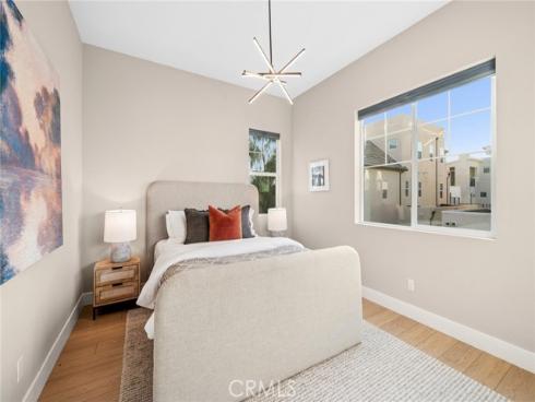 126 Scale , Irvine, CA