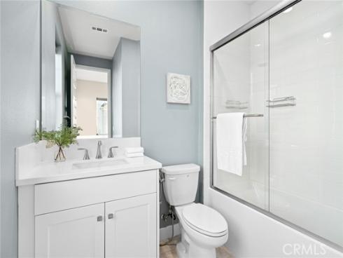 126 Scale , Irvine, CA