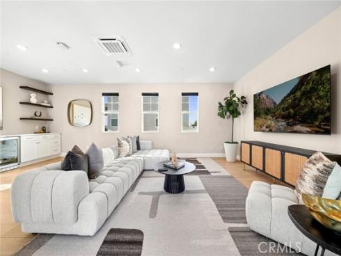 126 Scale , Irvine, CA