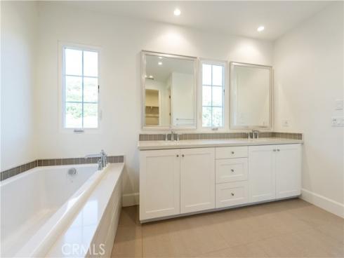 162  Statura  , Irvine, CA