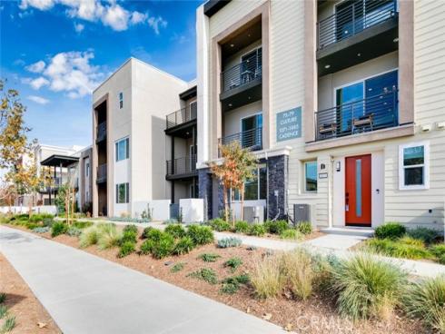 1077  Cadence  , Irvine, CA