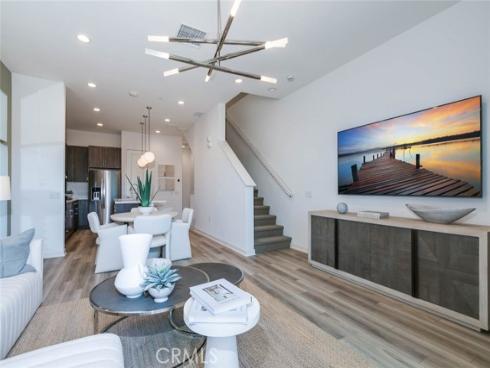 1077  Cadence  , Irvine, CA