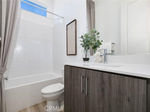 1077  Cadence  , Irvine, CA