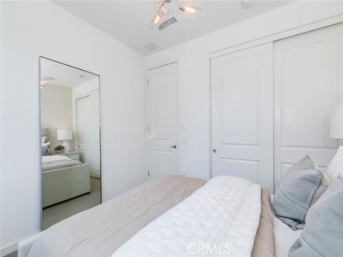 1077  Cadence  , Irvine, CA