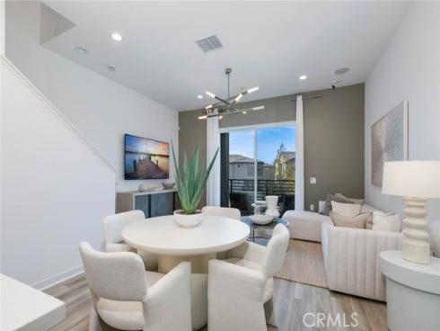 1077  Cadence  , Irvine, CA