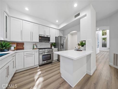 18 Broadleaf , Irvine, CA