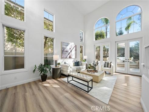 18 Broadleaf , Irvine, CA