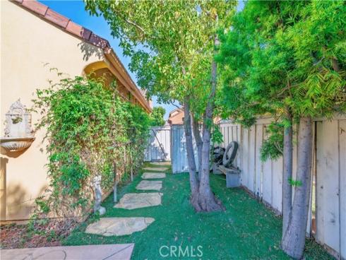 12 La Ronda , Irvine, CA