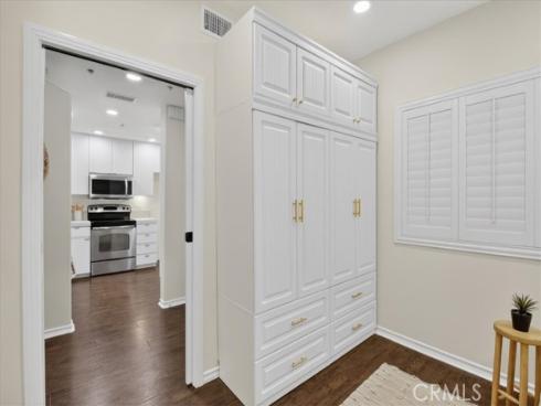 2233  Martin  216 , Irvine, CA