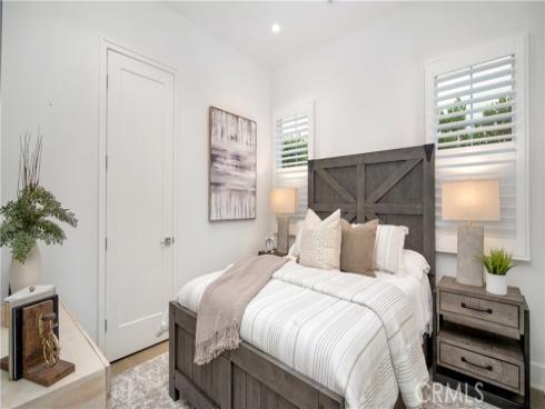 343  Paradiso  , Irvine, CA