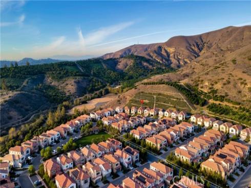 343  Paradiso  , Irvine, CA