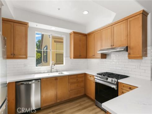 33 Visalia , Irvine, CA