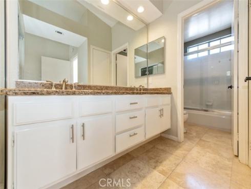 144  Agostino  , Irvine, CA