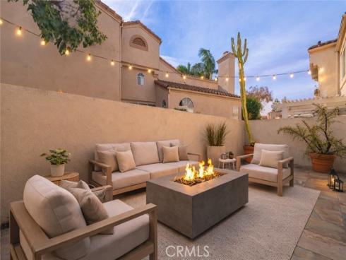 144  Agostino  , Irvine, CA