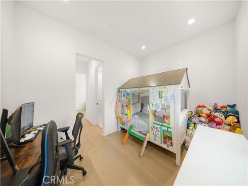 242  Sutters  , Irvine, CA