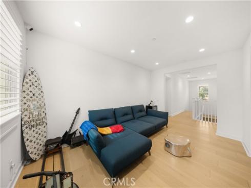 242  Sutters  , Irvine, CA