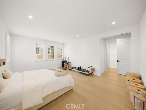 242  Sutters  , Irvine, CA