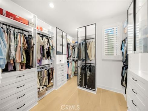 242  Sutters  , Irvine, CA