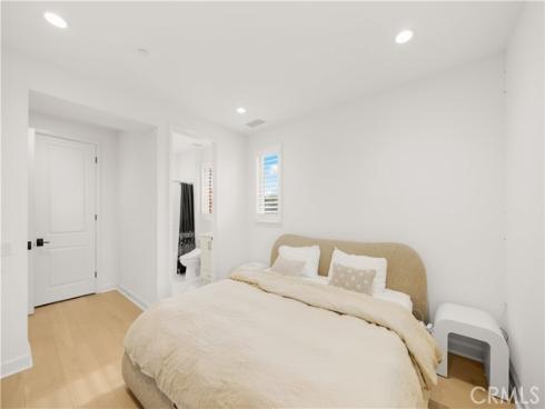 242  Sutters  , Irvine, CA