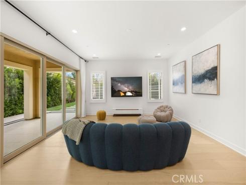 242  Sutters  , Irvine, CA