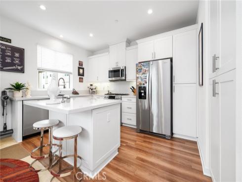 2210 Synergy , Irvine, CA