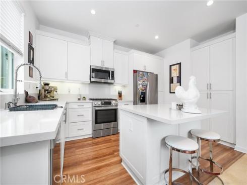 2210 Synergy , Irvine, CA