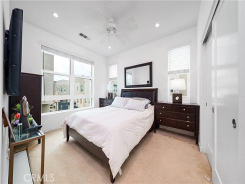 2210 Synergy , Irvine, CA