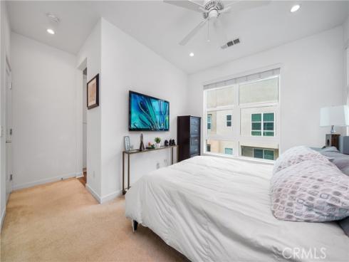 2210 Synergy , Irvine, CA