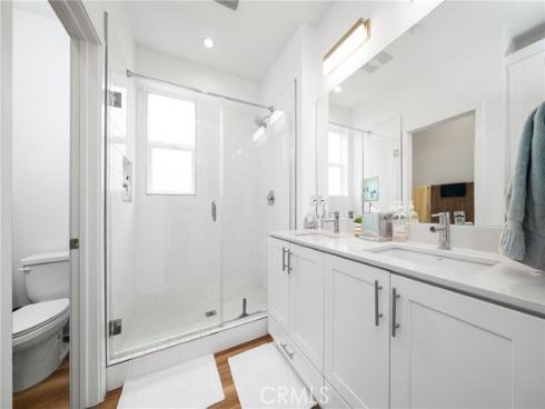 2210 Synergy , Irvine, CA