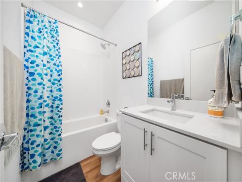 2210 Synergy , Irvine, CA