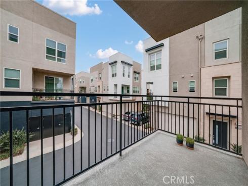 2210 Synergy , Irvine, CA