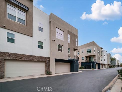 2210 Synergy , Irvine, CA