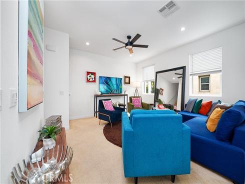 2210 Synergy , Irvine, CA