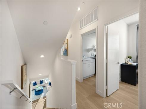 269 Magnet , Irvine, CA