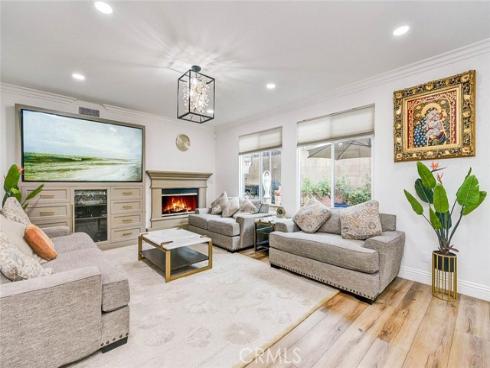 2  Dos Rios  , Irvine, CA