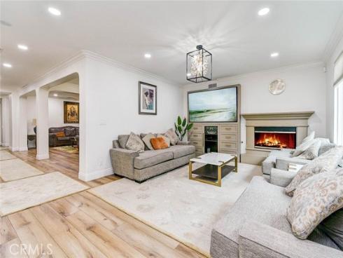 2  Dos Rios  , Irvine, CA