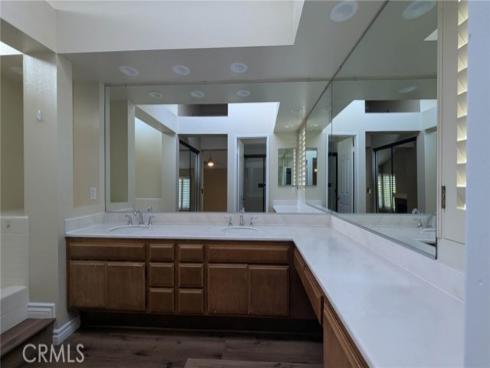 18 Harrisburg , Irvine, CA