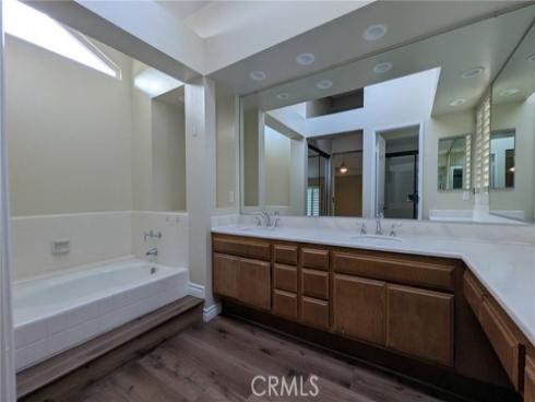 18 Harrisburg , Irvine, CA