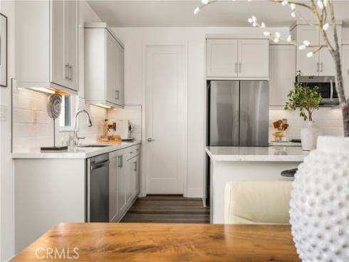 201  Lynx  , Irvine, CA