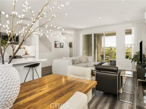 201  Lynx  , Irvine, CA