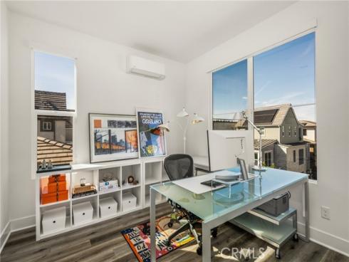 201  Lynx  , Irvine, CA