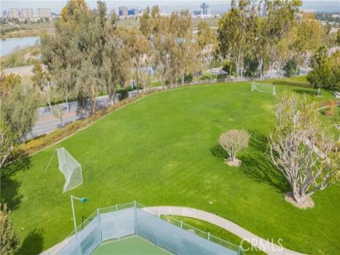 289  Stanford  52  Court, Irvine, CA