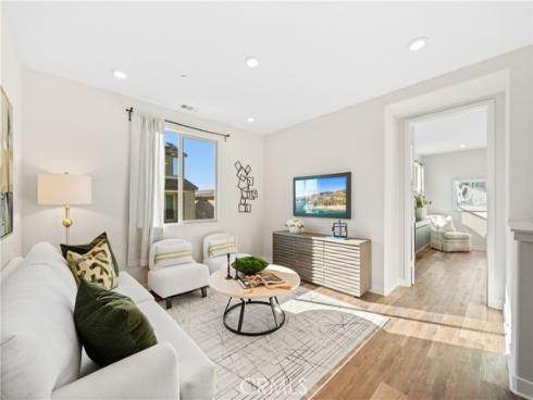 386 Chorus , Irvine, CA